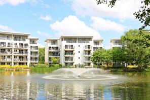 Flat 2, 4, Creswell Drive, Beckenham BR3 3FW