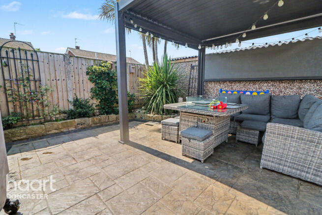 5 bed Semi-Detached for sale Image 4