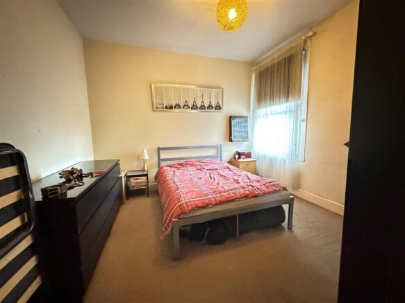 49a Woodgrange Drive bed 2