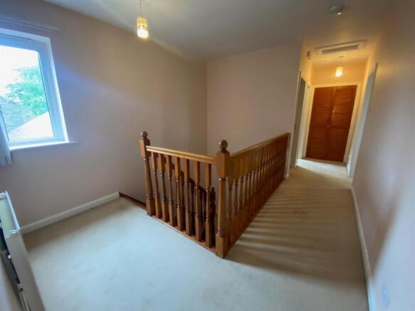 4 bed Detached to rent Image 6