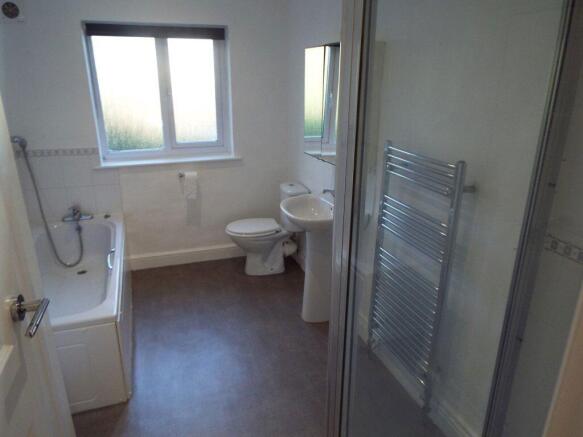 2 bed House to rent Image 4