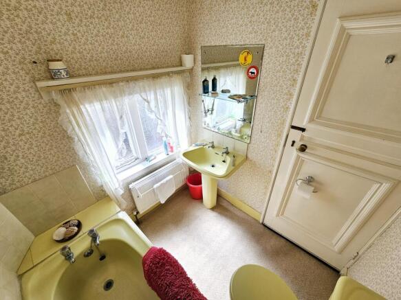 3 bed Flat for sale Image 12