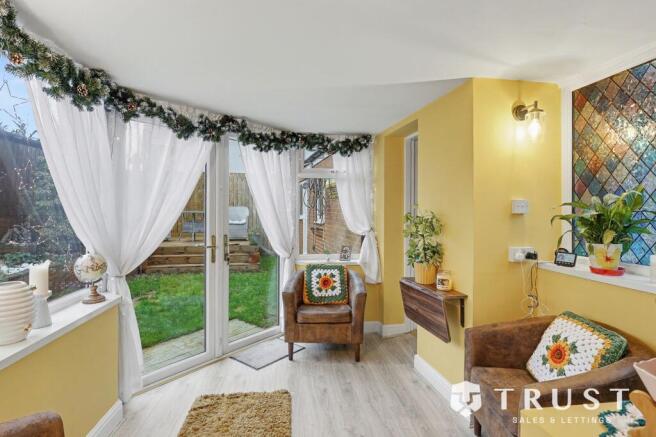 3 bed Semi-Detached for sale Image 4