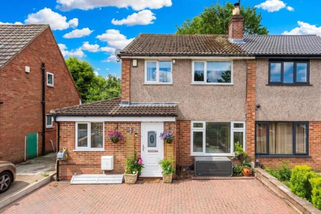 23 Linton Grove-02_EDIT.jpg