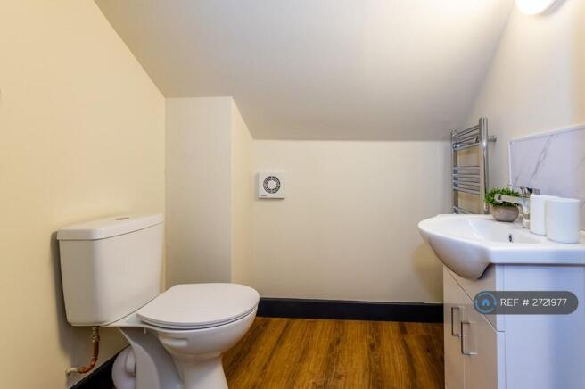 Studio to rent Image 6