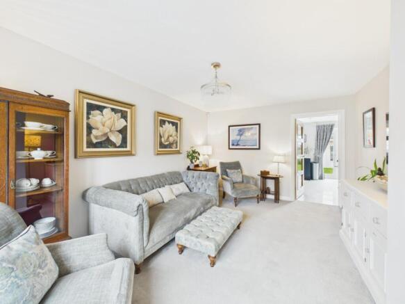 4 bed Detached for sale Image 10