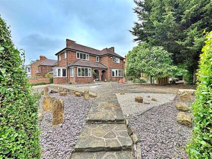 Queens Parade, Cleethorpes, N.E. Lincs, DN35 0DF