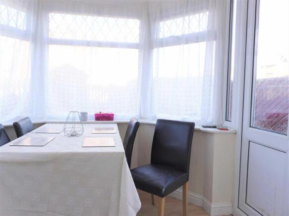 3 bed Terraced to rent Image 5