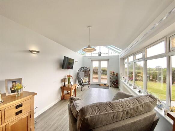 4 bed Detached for sale Image 11