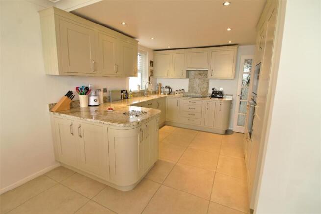 KITCHEN & DINING AREA