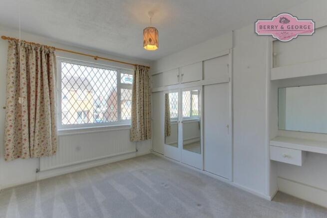 MAIN BEDROOM