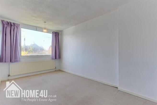 MASTER BEDROOM: