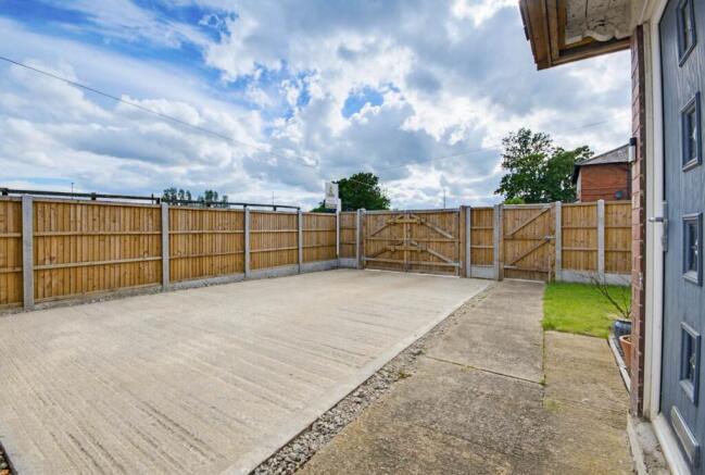 4 bed Semi-Detached for sale Image 6
