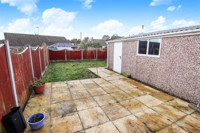 ENCLOSED REAR GARDEN