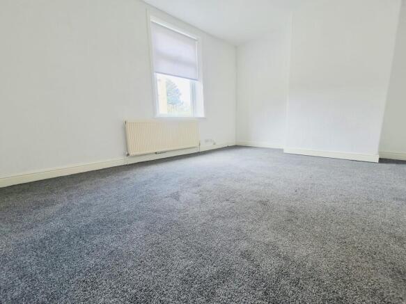 2 bed House to rent Image 4