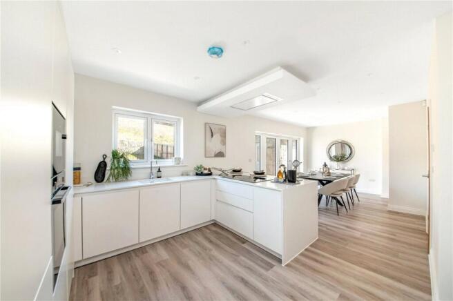 4 bed Detached for sale Image 8
