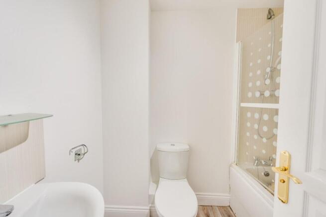 1.7 - bathroom.jpg