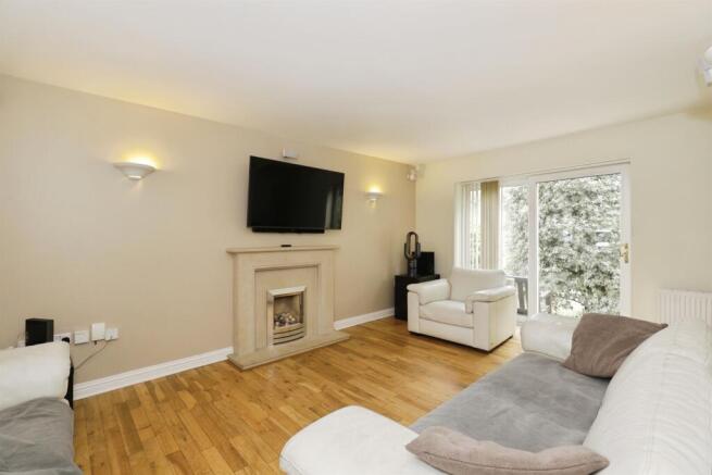 4 bed Detached for sale Image 8