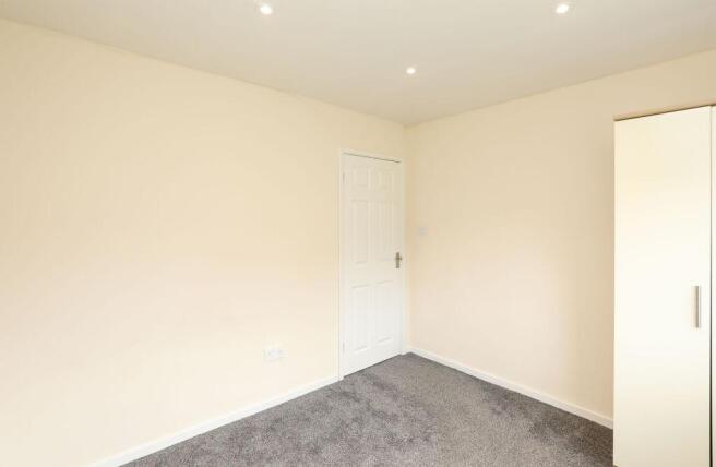 2 bed Apartment to rent Image 9