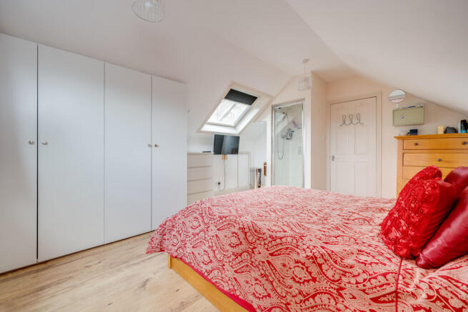 5 bed Detached for sale Image 10