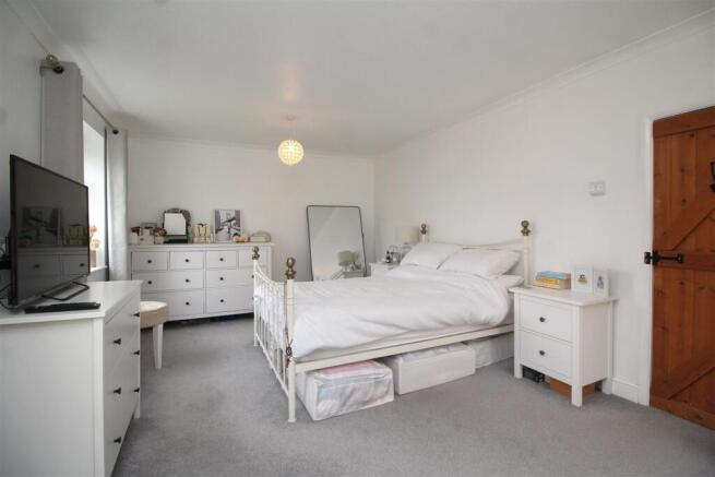 main bedroom 1 .JPG