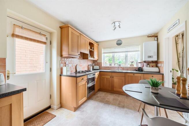 10 Mansell Close (18).jpg