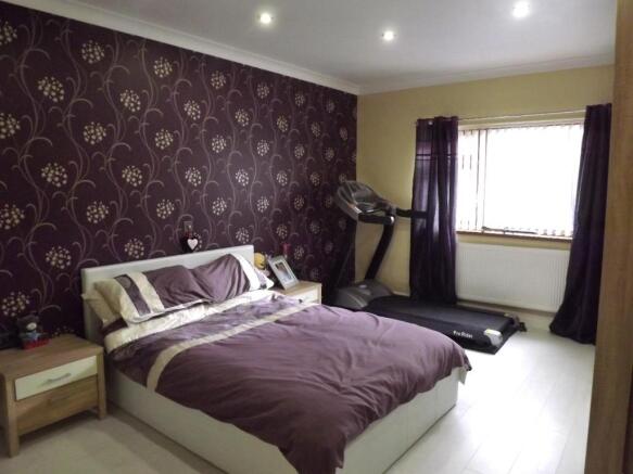 MAIN BEDROOM