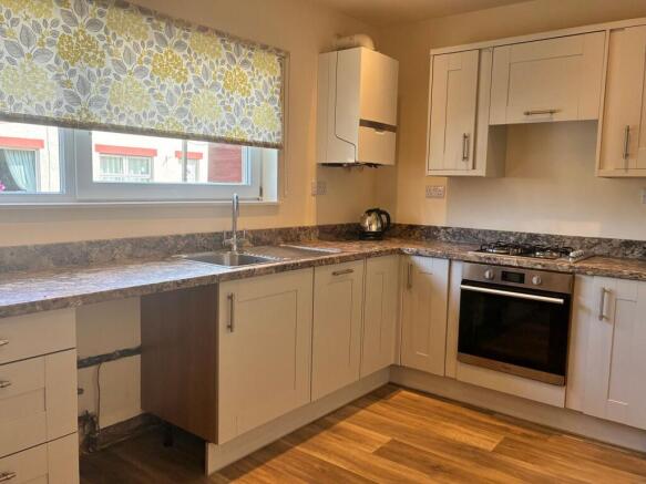 3 bed Terraced to rent Image 5