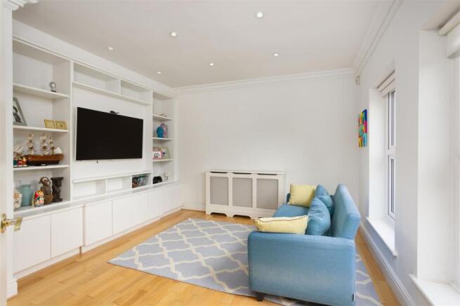 4 bed Detached for sale Image 8