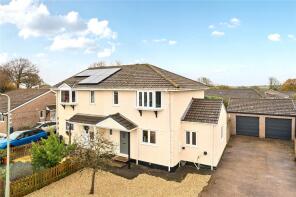 7, Whitebeam Grove, Honiton EX14 4UX