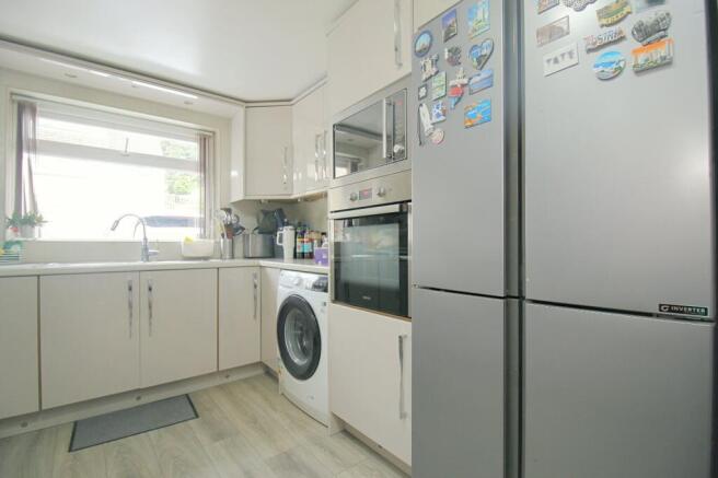 5 bed Semi-Detached for sale Image 11