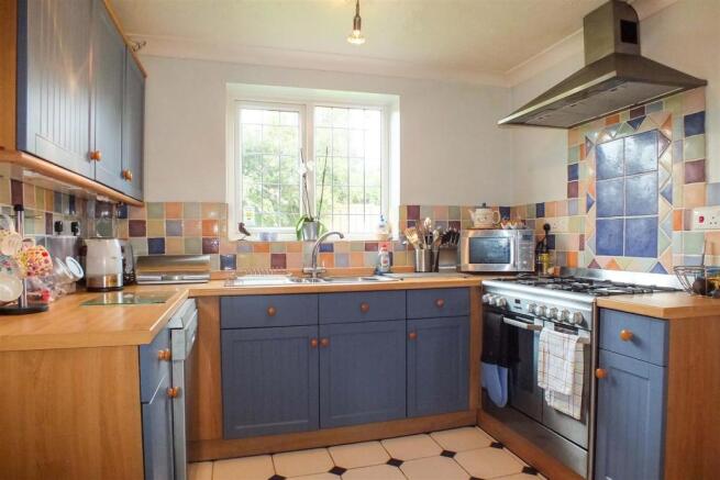 KITCHEN/BREAKFAST ROOM