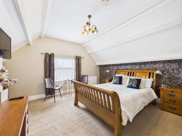 8 bed Semi-Detached for sale Image 10