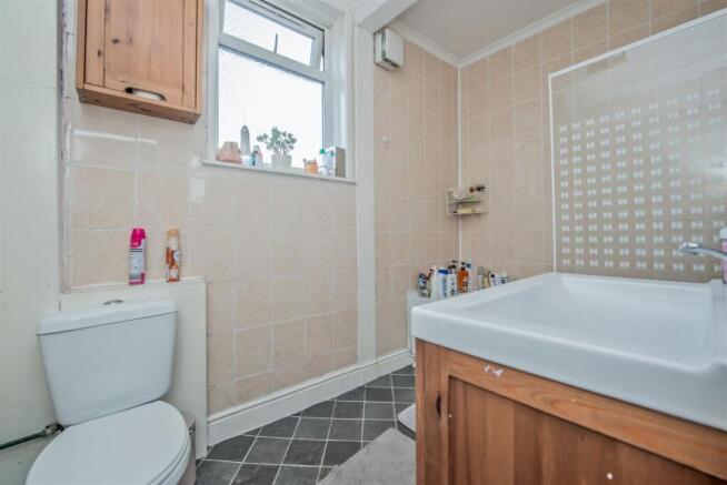 Bathroom / WC: