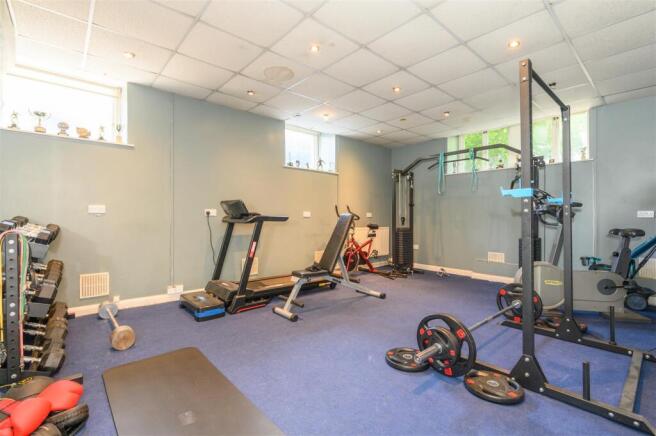 6 bed Semi-Detached for sale Image 12