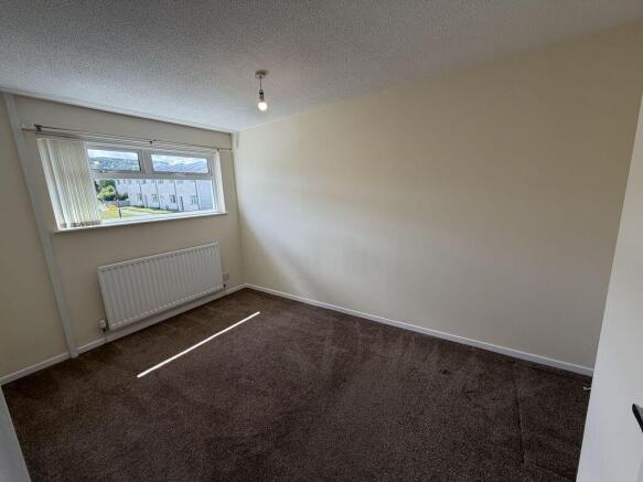 3 bed Terraced to rent Image 5