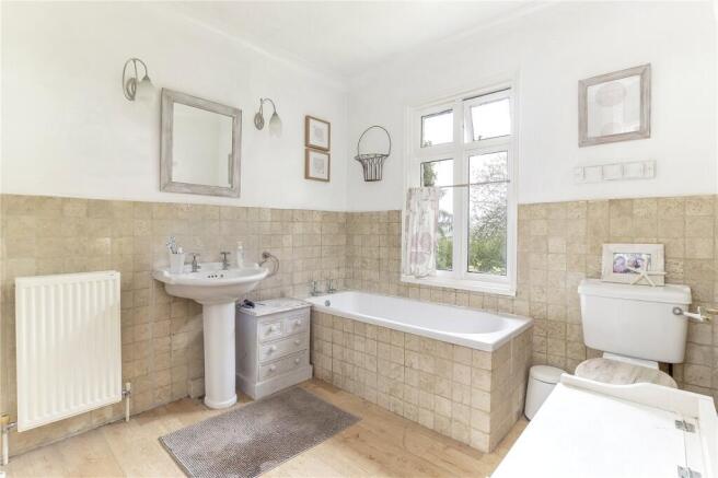 6 bed Detached for sale Image 6