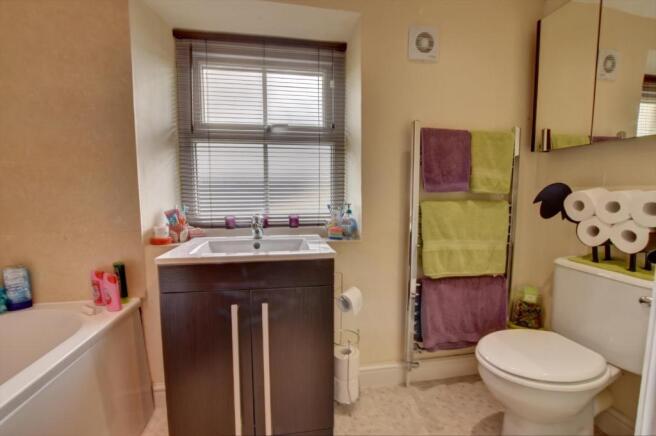 Bathroom 1.jpg