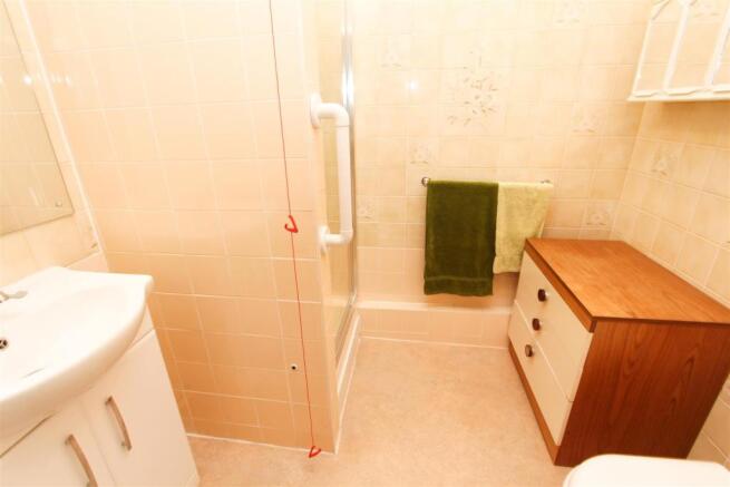 SHOWER ROOM.jpg