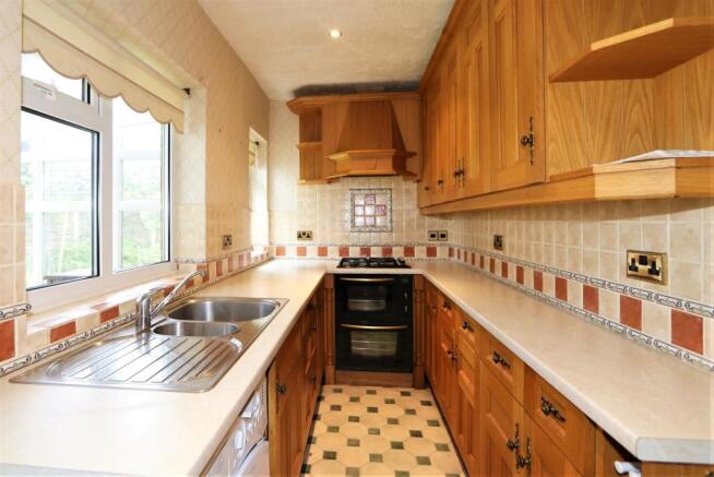 FITTED KITCHEN