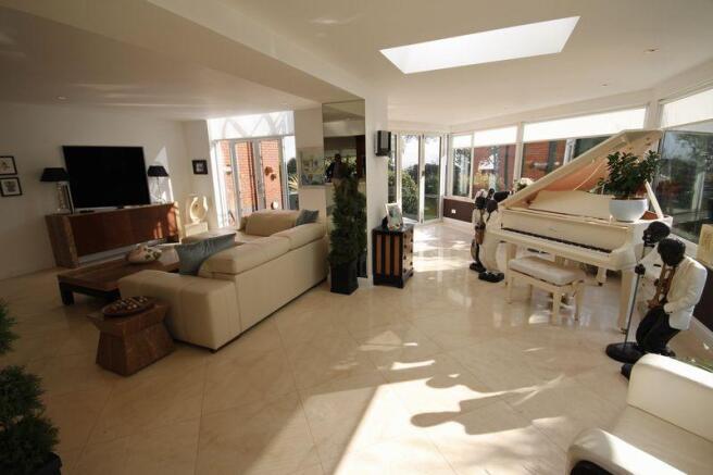 Lounge Area 