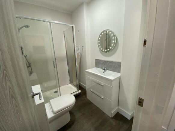 2 bed Flat to rent Image 5