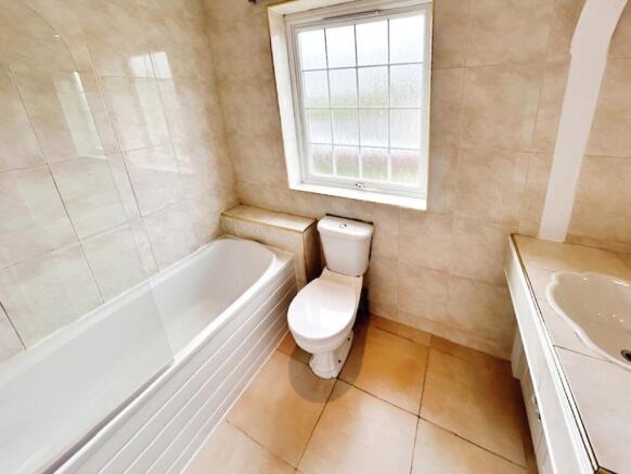 3 bed Semi-Detached to rent Image 12