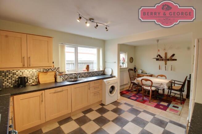 KITCHEN / DINER