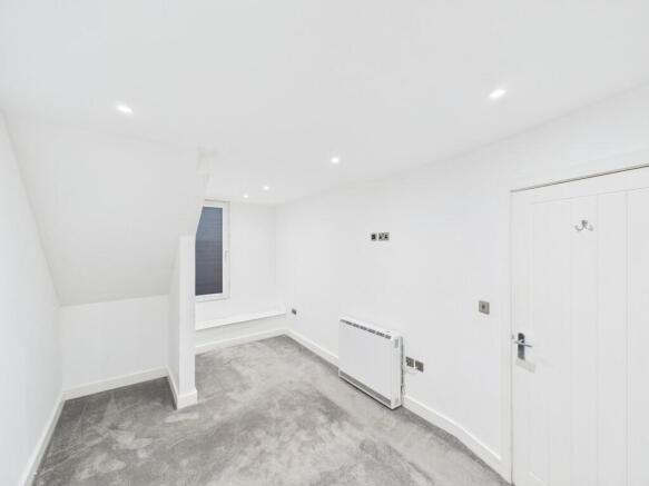 CAM04693G0-PR0037...