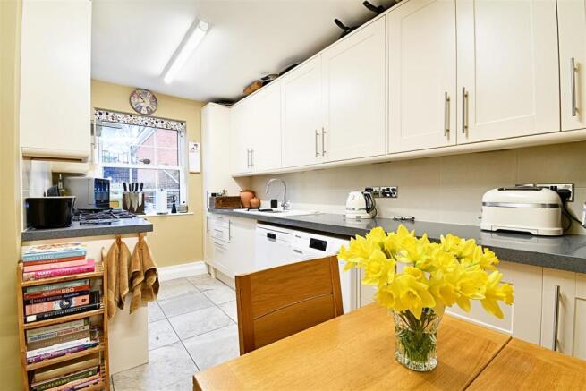 Kitchen 3.jpg