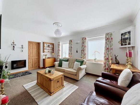 4 bed House for sale Image 8