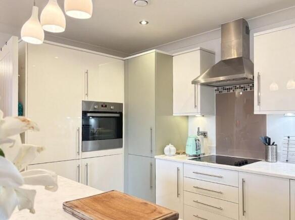 2 bed Apartment for sale Image 10