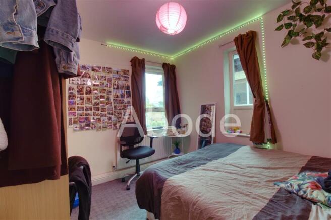 4 bed Flat to rent Image 4