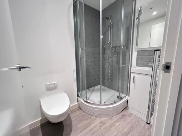 3 bed Apartment to rent Image 6